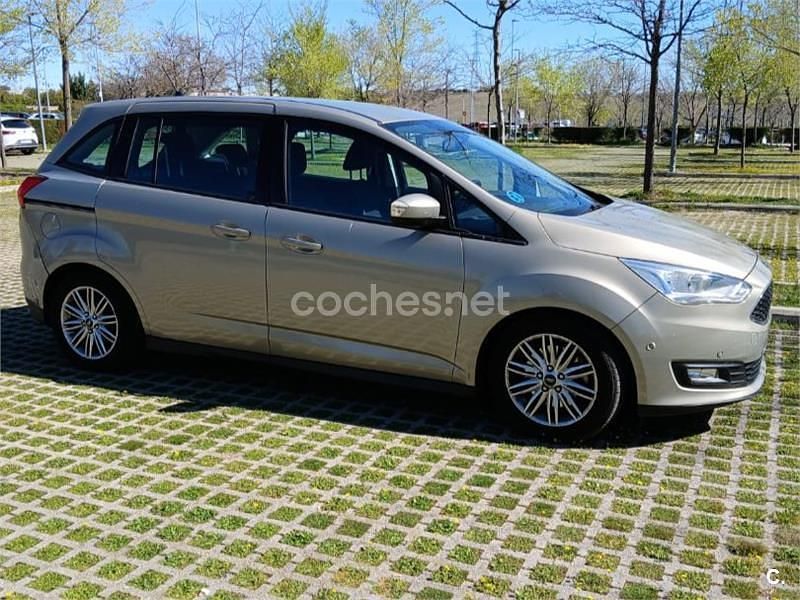 Usado Ford Grand C-Max Trend 120 CV (88 kW) 2016 Gris / plata Monovolumen