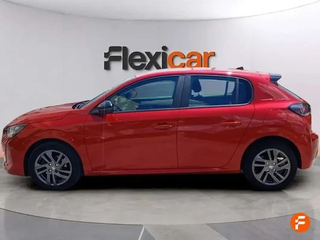 Usado Peugeot 208 Allure 101 CV (74 kW) 2022 Rojo Utilitario