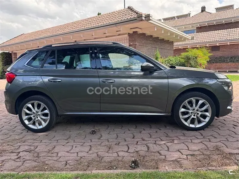 Usado Skoda Kamiq Sport 150 CV (110 kW) 2023 Gris / plata SUV