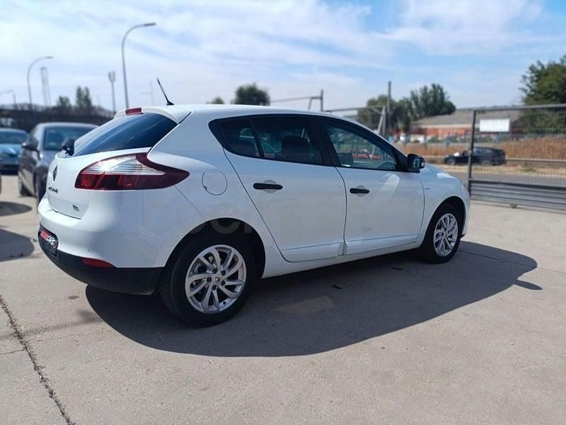 Usado Renault Mégane LIMITED 115 CV (84 kW) 2015 Blanco Berlina