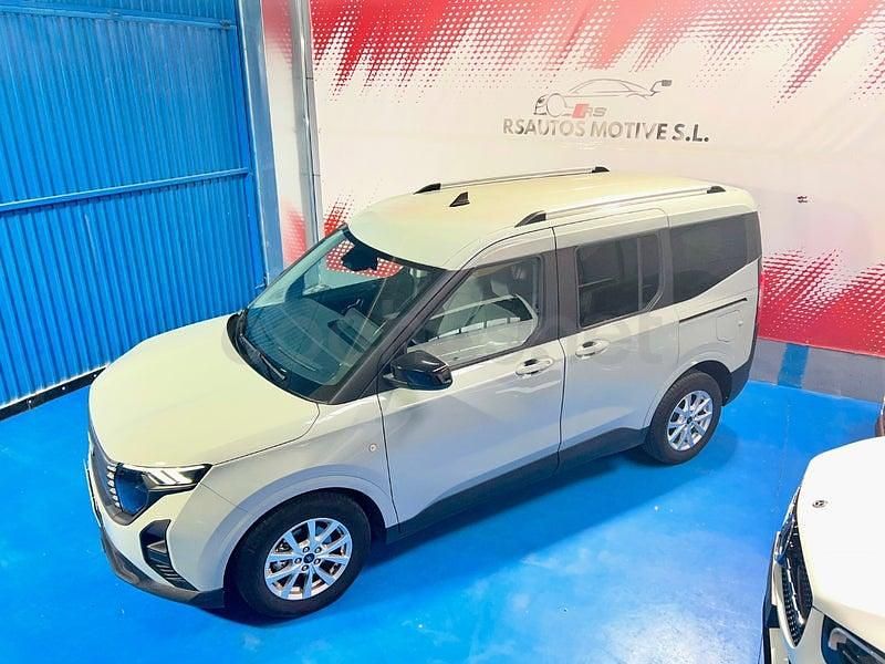 Usado Ford Tourneo Courier Active 125 CV (91 kW) 2024 Gris / plata Monovolumen