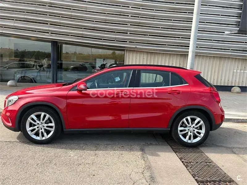 Usado Mercedes GLA220 Style 177 CV (130 kW) 2016 Rojo SUV