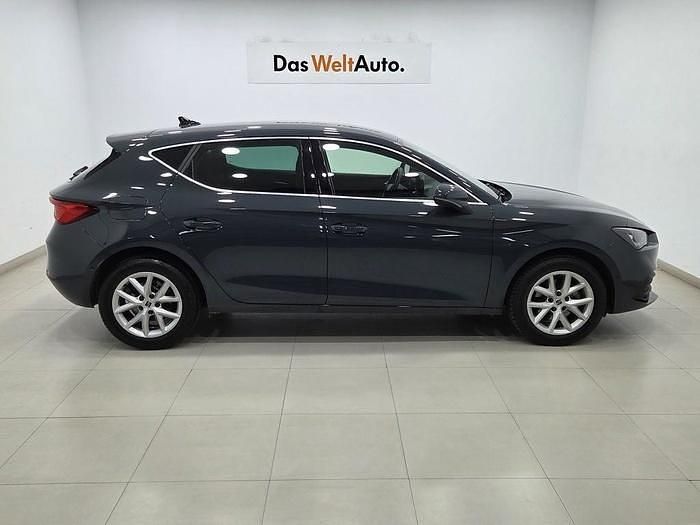 Begagnad Seat Leon Style 116 HK (85 kW) 2025 Blå Sedan