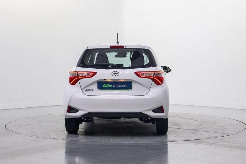 Usado Toyota Yaris Active 111 CV (81 kW) 2019 Blanco Utilitario