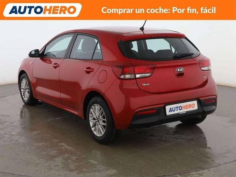 Usado Kia Rio Plus 101 CV (74 kW) 2018 Rojo Berlina