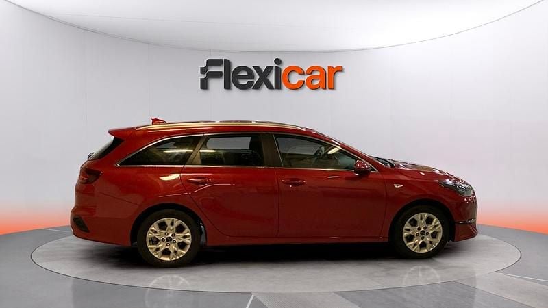 Usado Kia Ceed 121 CV (88 kW) 2022 Rojo Utilitario