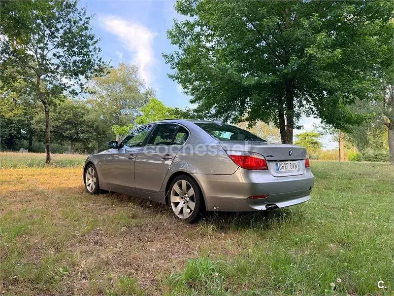 Usado BMW 530 218 CV (160 kW) 2006 Gris / plata Berlina