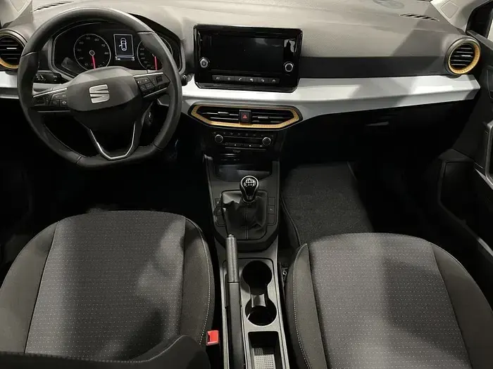 Usado Seat Ibiza Style Plus 110 CV (80 kW) 2022 Azul Utilitario