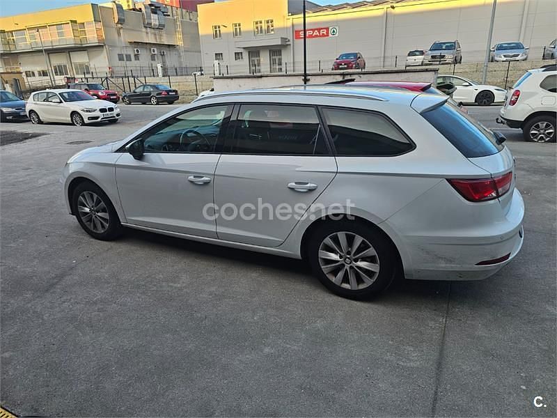Usado Seat Leon ST Style 130 CV (95 kW) 2020 Blanco Familiar