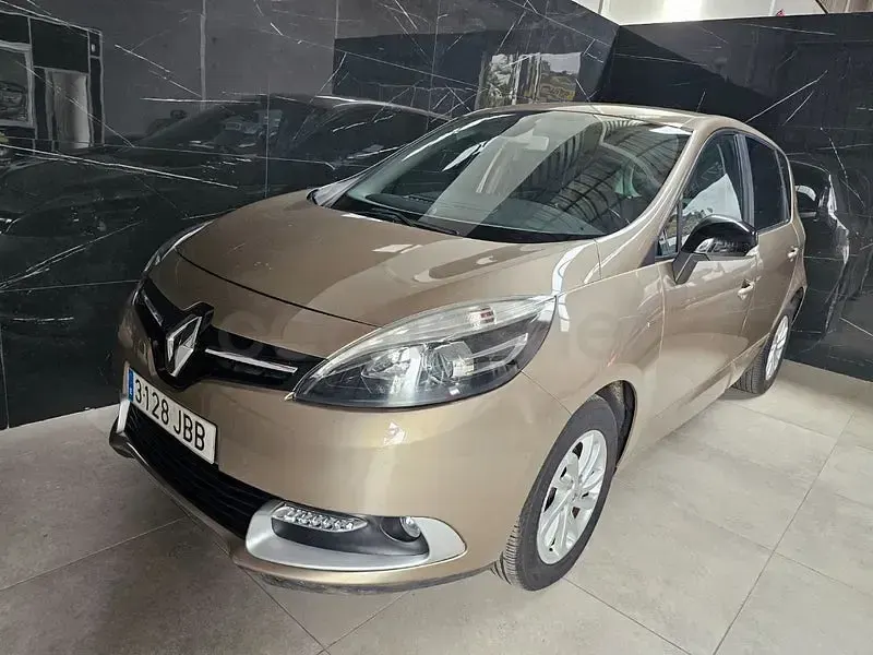 Usado Renault Scénic III Bose Edition 110 CV (80 kW) 2014 Beige Monovolumen