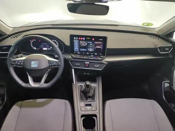 Usado Seat Leon Style 116 CV (85 kW) 2025 Negro