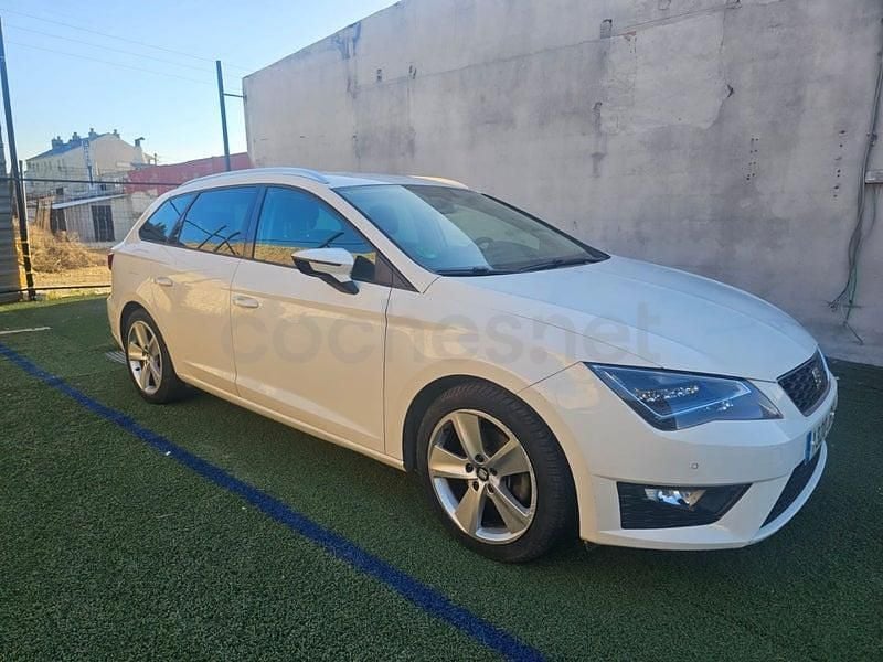 Usado Seat Leon FR 150 CV (110 kW) 2016 Blanco Familiar