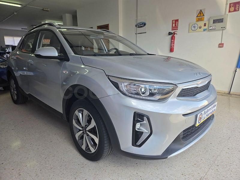 Usado Kia Stonic Plus 100 CV (73 kW) 2021 Gris / plata SUV