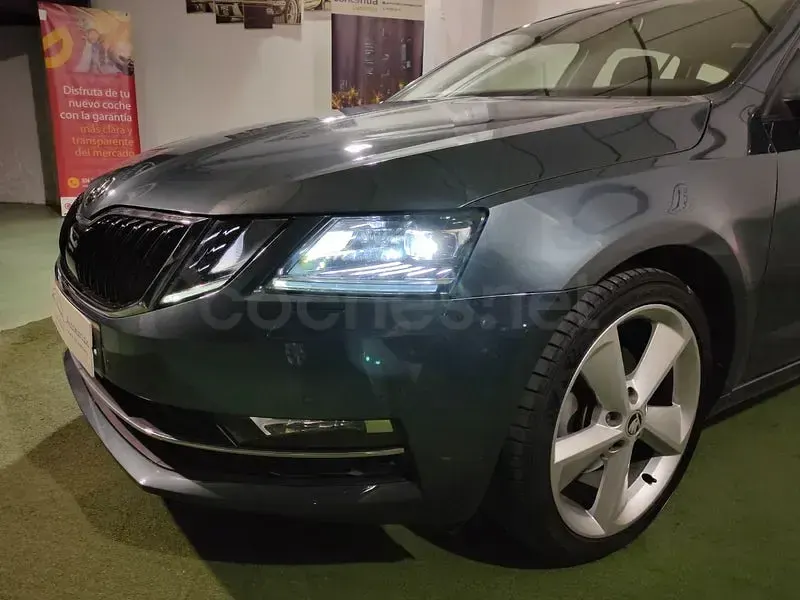 Usado Skoda Octavia Style 150 CV (110 kW) 2018 Gris / plata Familiar