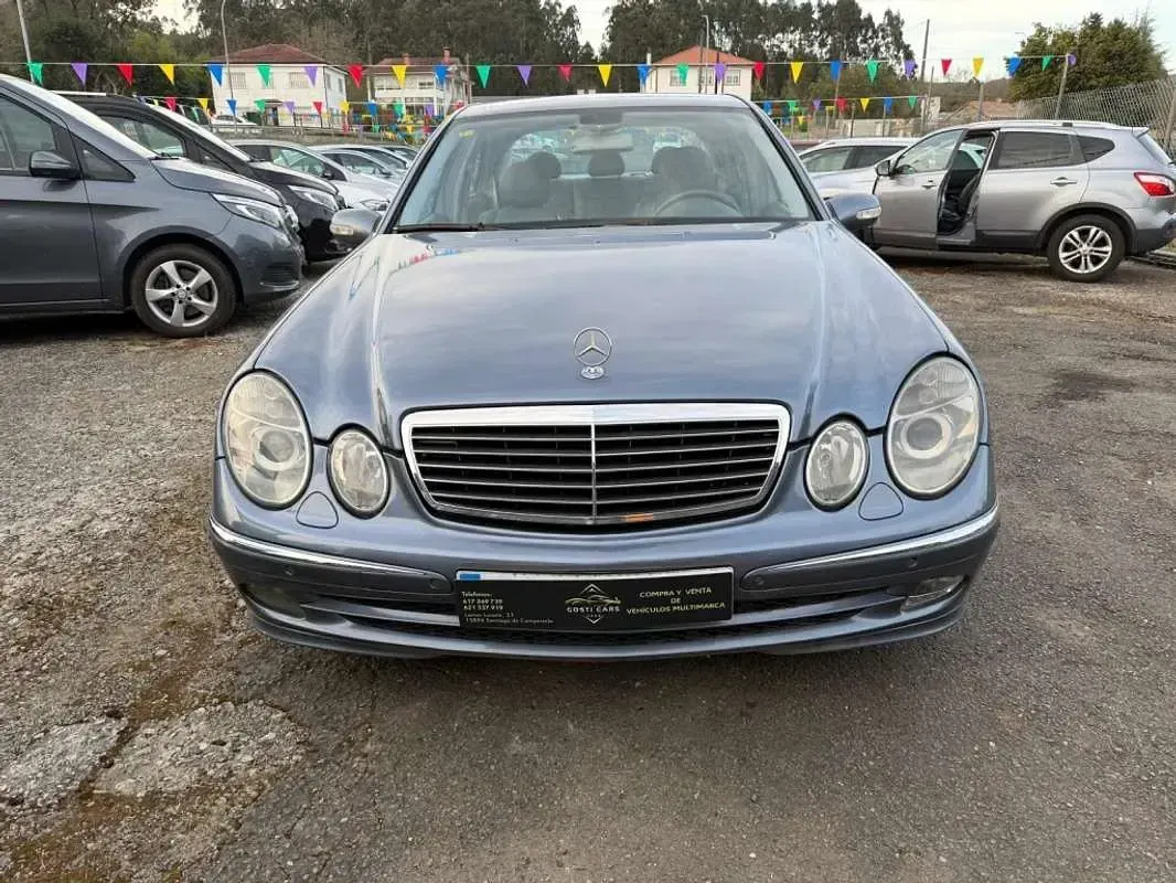 Usado Mercedes E320 204 CV (150 kW) 2004 Gris Berlina