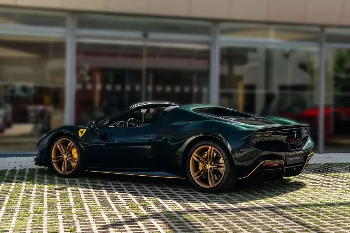 Usado Ferrari 296 830 CV (610 kW) 2025 Verde metalizado Descapotable