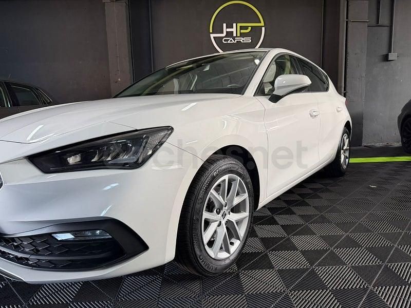 Używany Seat Leon Style 115 KM (84 kW) 2022 Biały Sedan/Limuzyna