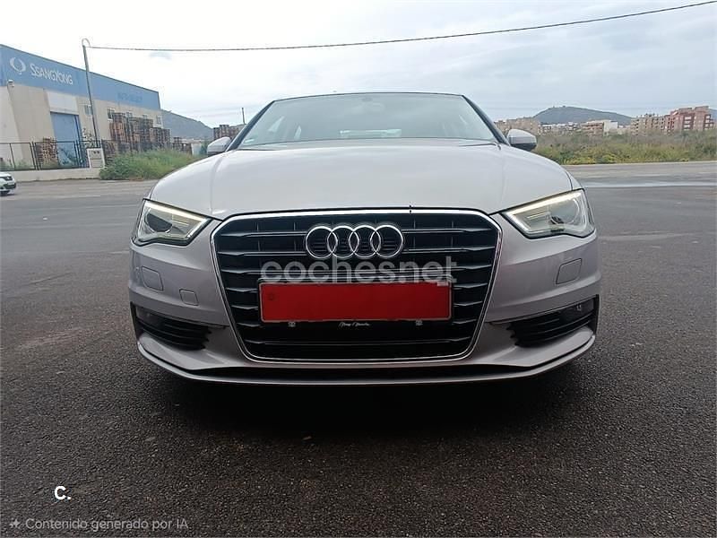 Usado Audi A3 Attraction 150 CV (110 kW) 2014 Gris / plata Berlina
