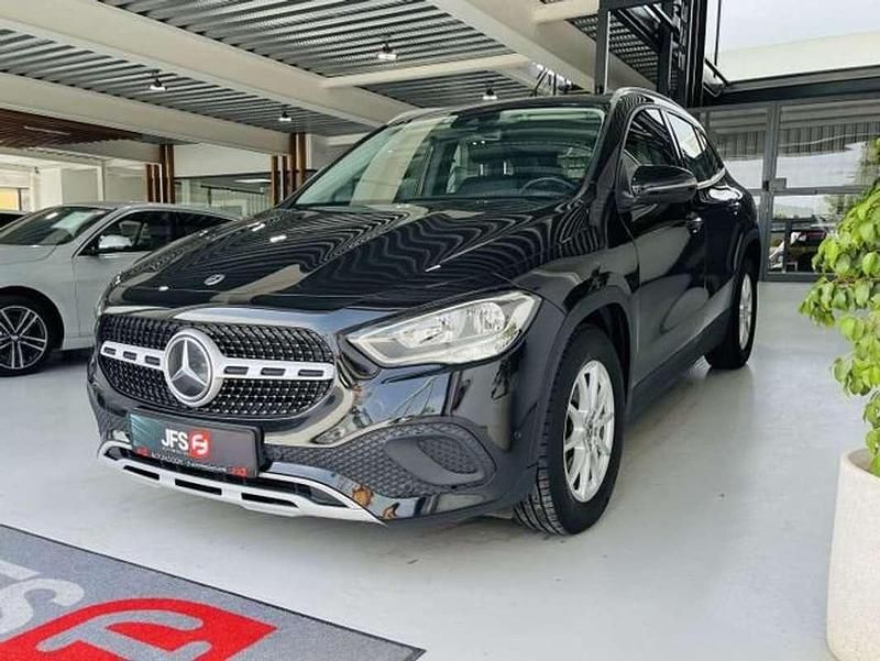 Usado Mercedes GLA200 116 CV (85 kW) 2020 Negro SUV