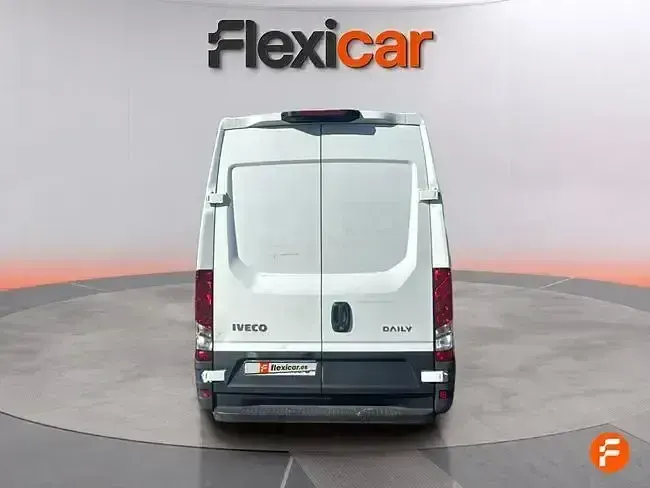 Usado Iveco Daily 156 CV (114 kW) 2023 Blanco Berlina