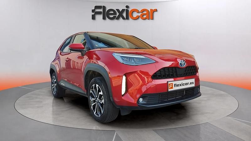 Usado Toyota Yaris Hybrid Active 116 CV (85 kW) 2024 Granate