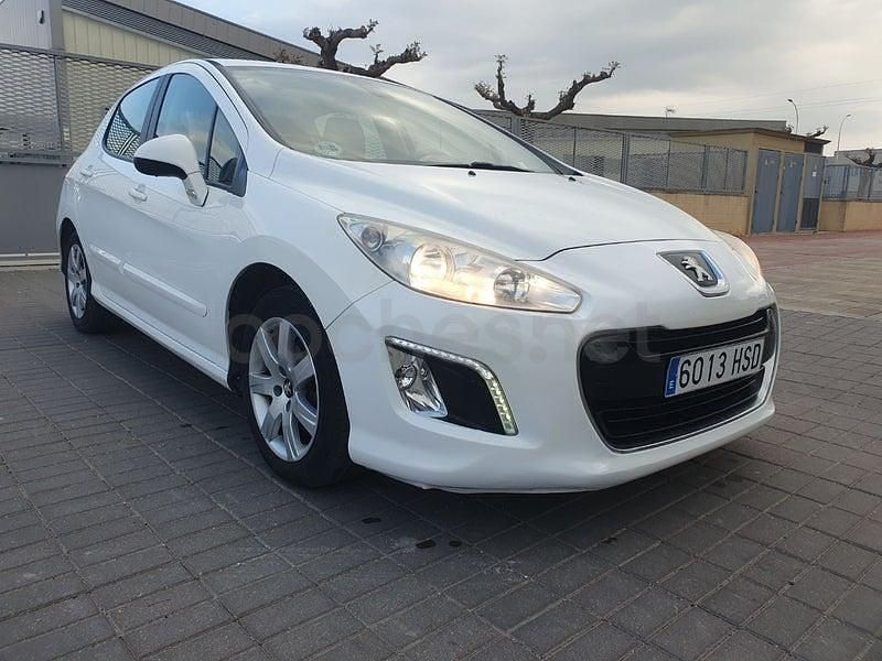 Usado Peugeot 308 Active 92 CV (67 kW) 2013 Blanco Berlina