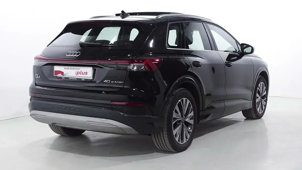 Usado Audi Q4 e-tron Ambiente 150 kW (204 CV) 2021 Negro SUV