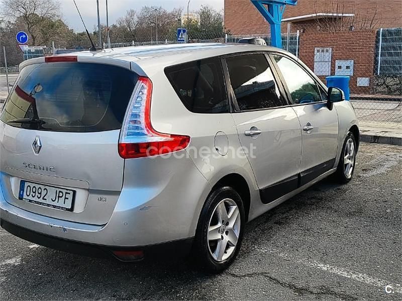 Usado Renault Scénic III Dynamique 110 CV (80 kW) 2012 Gris / plata Monovolumen