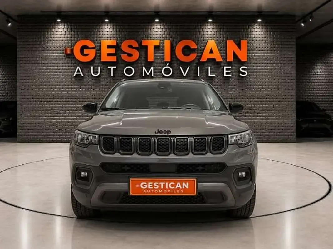 Usado Jeep Compass Trailhawk 241 CV (177 kW) 2024 Gris SUV
