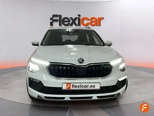 Usado Skoda Kamiq Selection 115 CV (84 kW) 2025 Blanco SUV