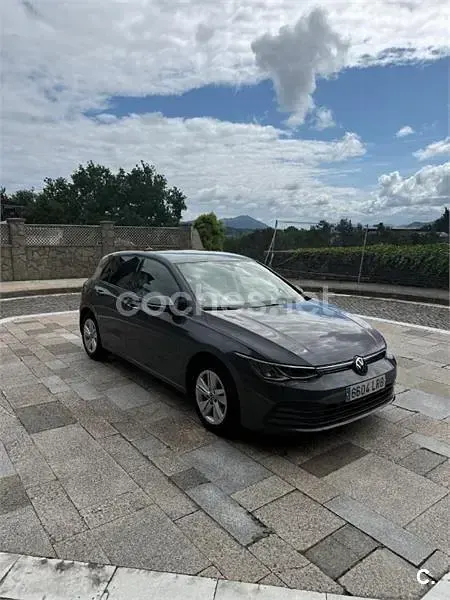 Usado VW Golf VIII 110 CV (80 kW) 2021 Gris / plata Berlina