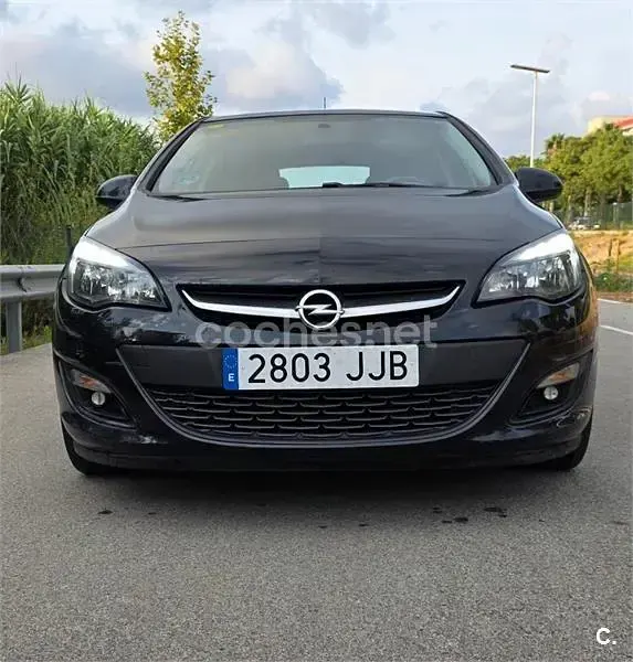 Usado Opel Astra Excellence 136 CV (100 kW) 2015 Negro Berlina