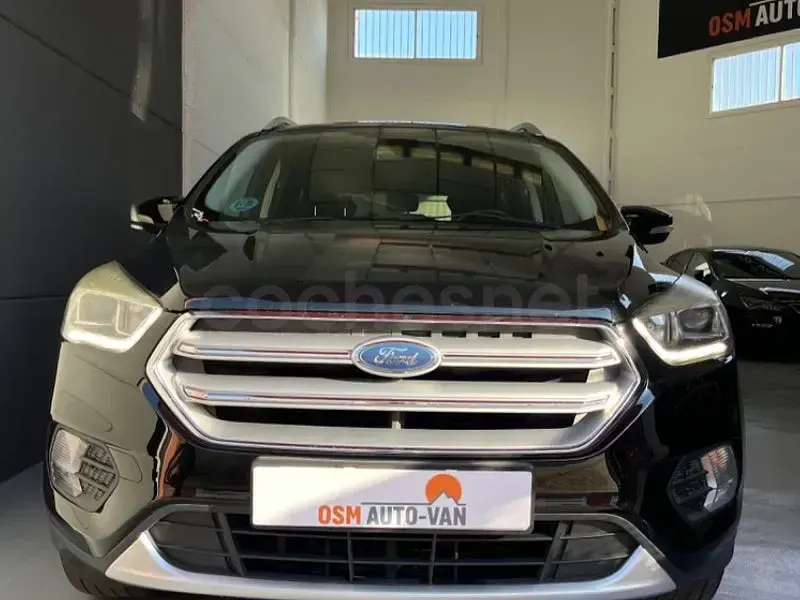 Usado Ford Kuga Trend 120 CV (88 kW) 2018 Negro SUV