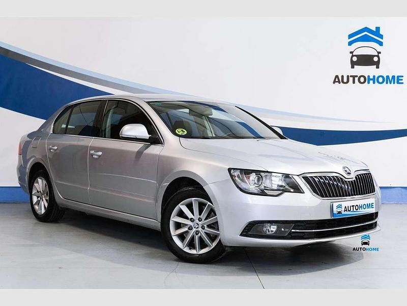 Gris Usado 2015 Skoda Superb Active Familiar | 8950 € (Buen precio) - Imagen 1/4