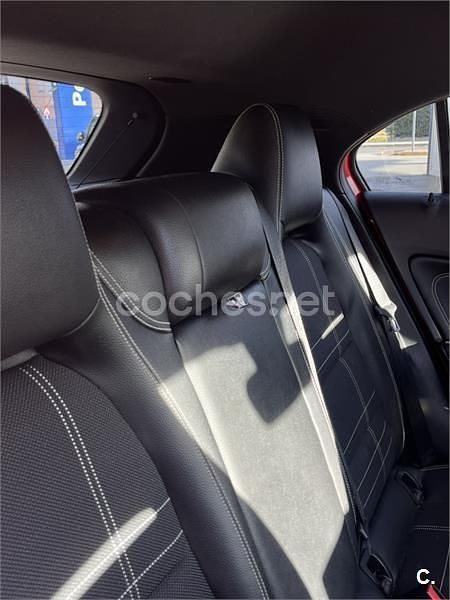 Usado Mercedes A180 Urban 109 CV (80 kW) 2015 Rojo Berlina