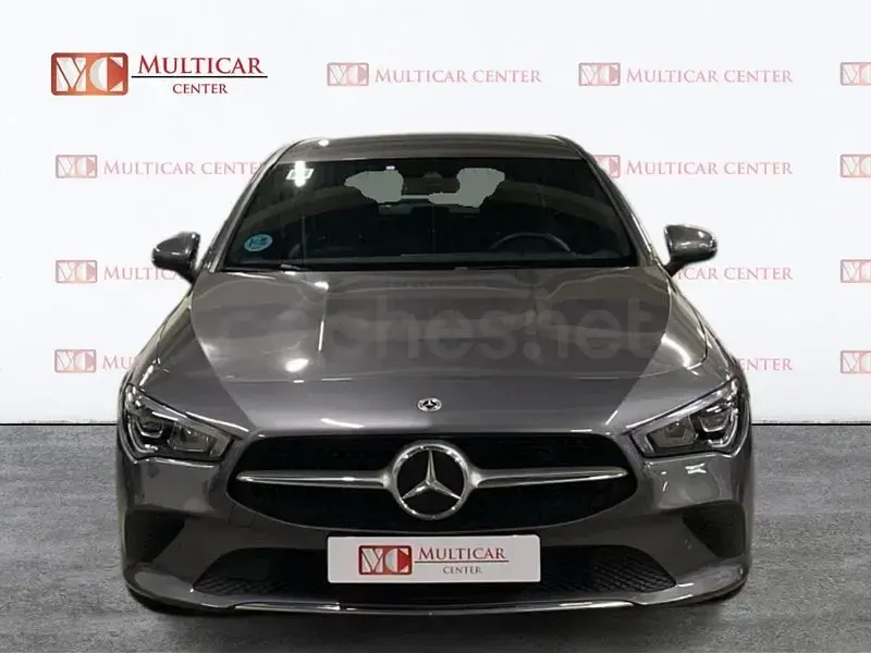 Usado Mercedes CLA200 Shooting Brake 150 CV (110 kW) 2022 Gris / plata Familiar