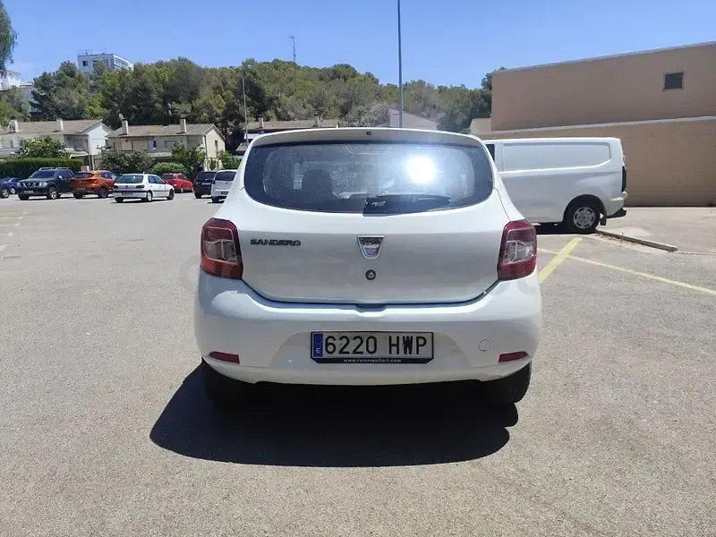 Usado Dacia Sandero Ambiance 75 CV (55 kW) 2015 Blanco Berlina