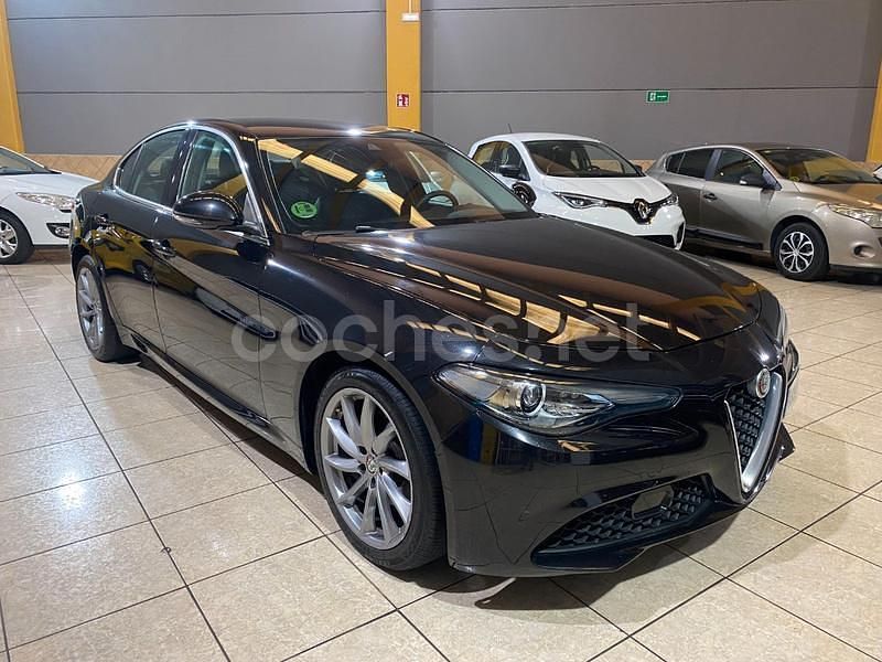 Usado Alfa Romeo Giulia Super 150 CV (110 kW) 2018 Negro Berlina
