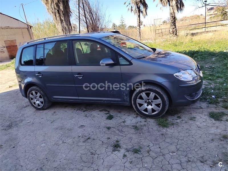 Usado VW Touran Highline 140 CV (102 kW) 2007 Gris / plata Monovolumen