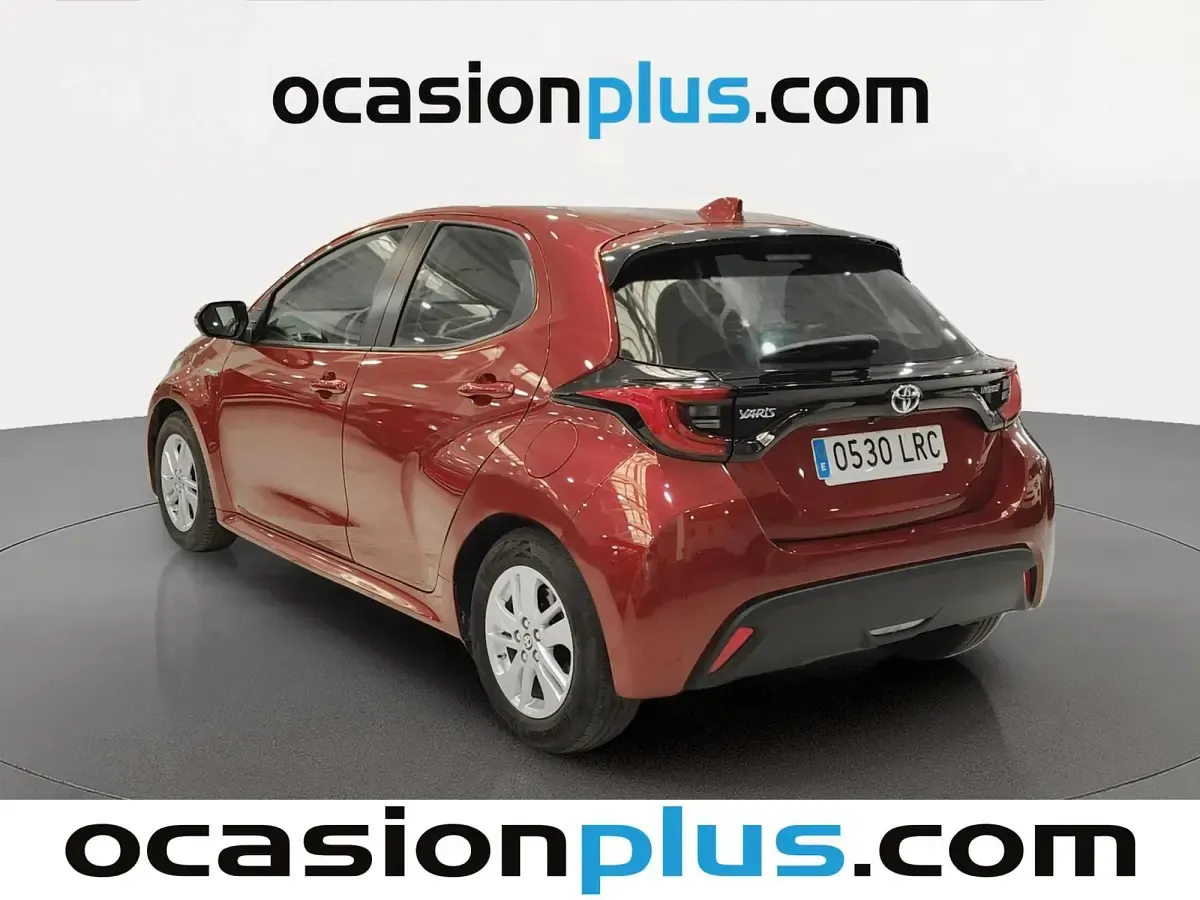 Usado Toyota Yaris Active 116 CV (85 kW) 2021 Rojo Utilitario