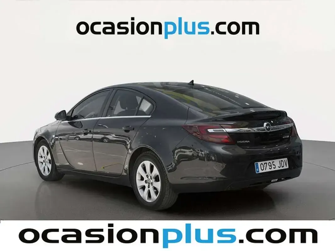 Usado Opel Insignia Selective 140 CV (102 kW) 2015 Negro Berlina