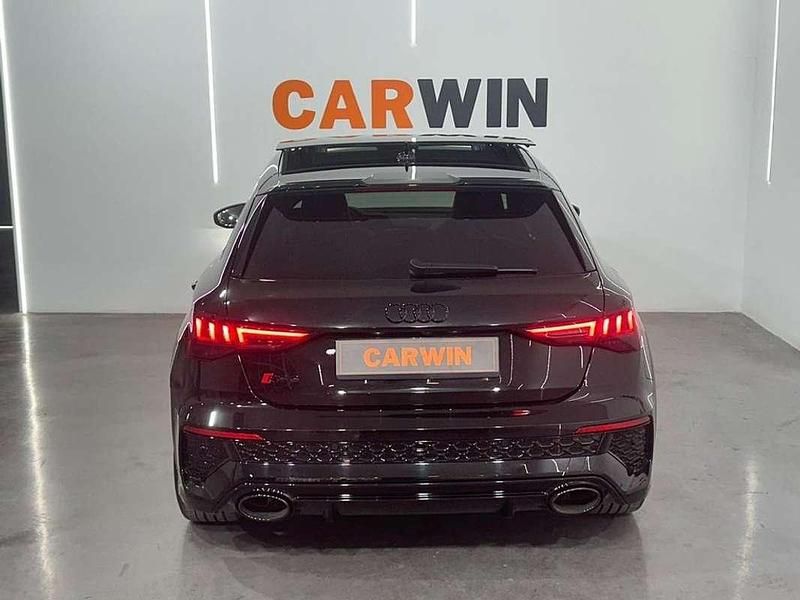 Usado Audi RS3 Sportback 400 CV (294 kW) 2022 Negro Utilitario