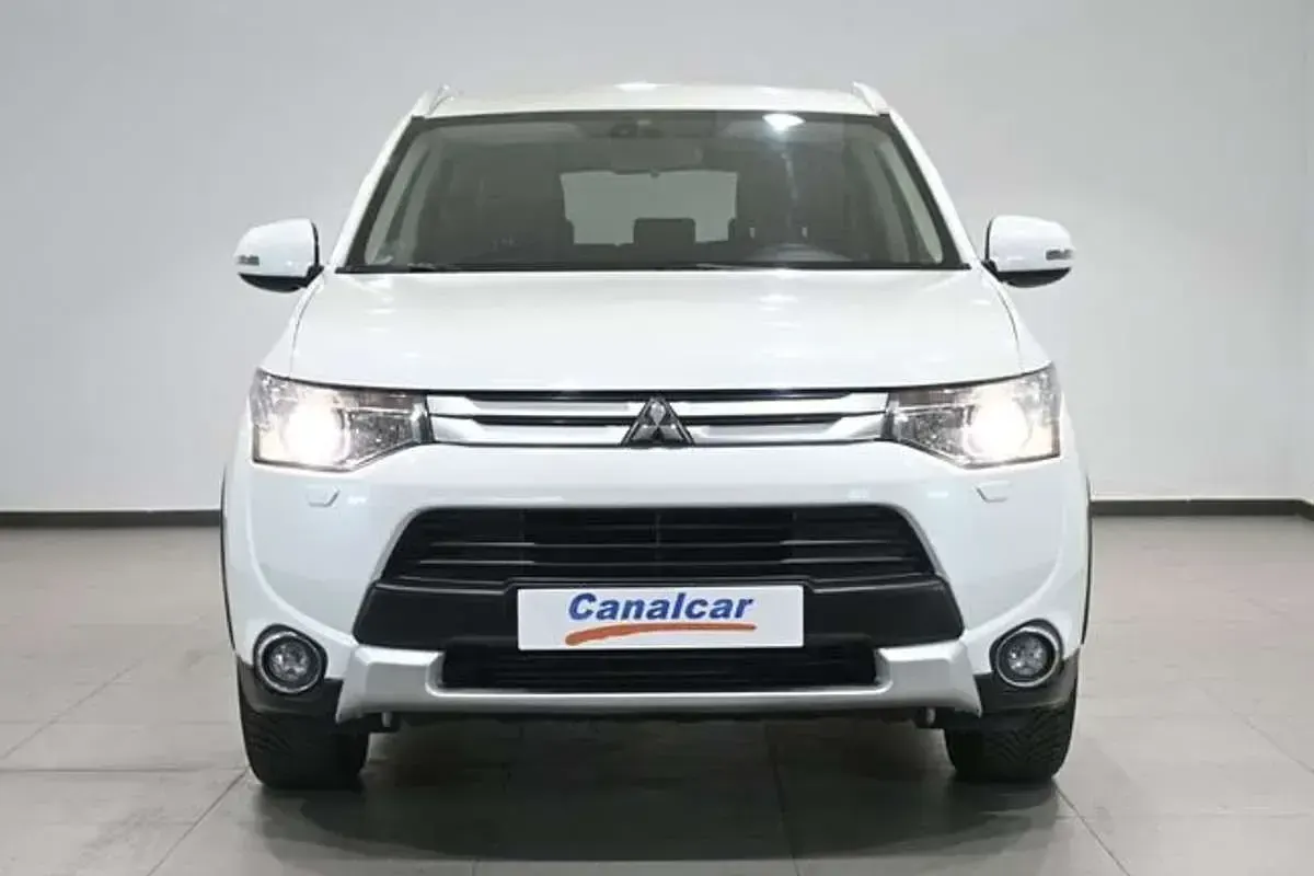 Usado Mitsubishi Outlander Motion 150 CV (110 kW) 2014 Blanco SUV
