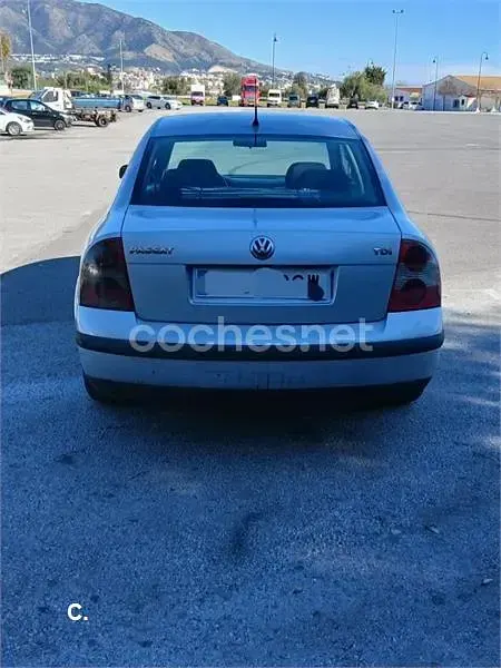 Usado VW Passat Edition 130 CV (95 kW) 2003 Gris / plata Berlina