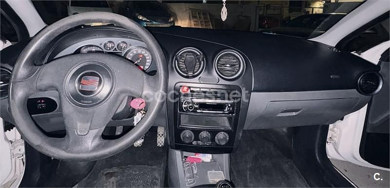 Usado Seat Ibiza Reference 80 CV (58 kW) 2006 Blanco Berlina