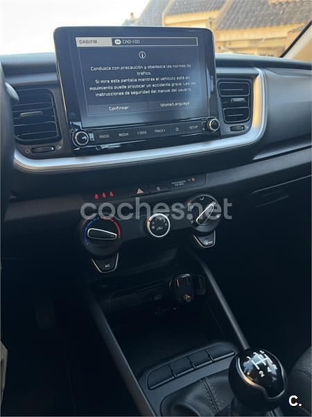 Usado Kia Stonic 84 CV (61 kW) 2022 Verde SUV
