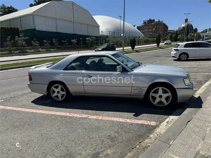 Usado Mercedes E320 220 CV (161 kW) 1992 Gris / plata Coupe
