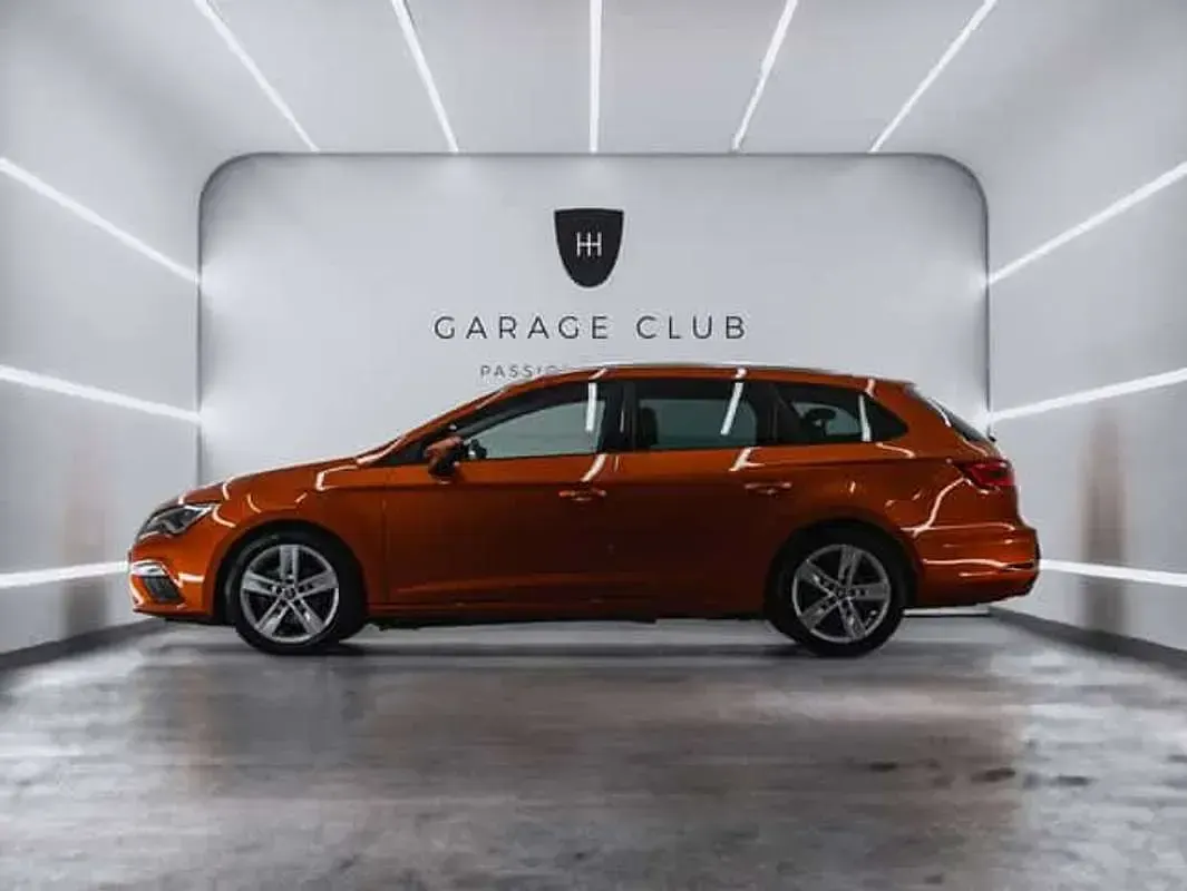 Usado Seat Leon ST FR 150 CV (110 kW) 2018 Naranja Familiar