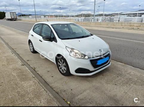 Blanco Usado 2015 Peugeot 208 Style Utilitario | 5800 € (Buen precio) - Imagen 1/4