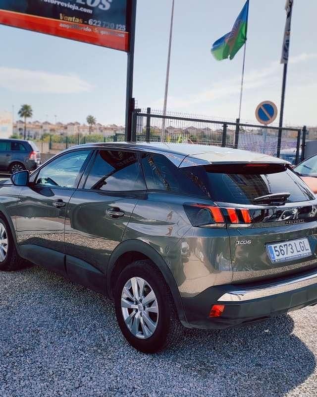 Usado Peugeot 3008 Active 131 CV (96 kW) 2020 Gris SUV